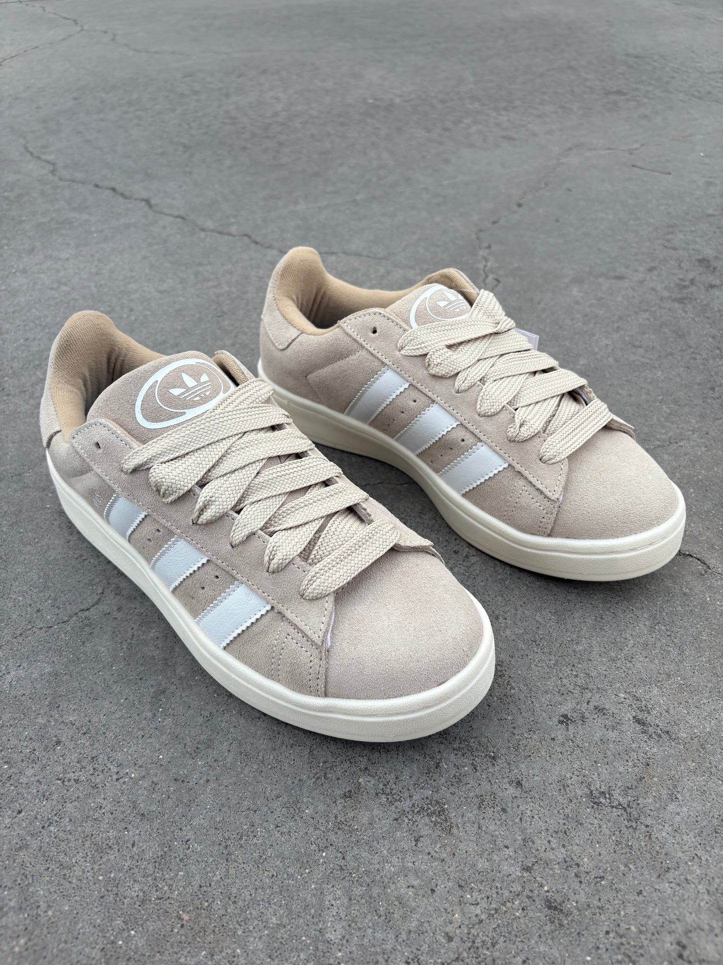 Adidas Campus Beige suela caramelo
